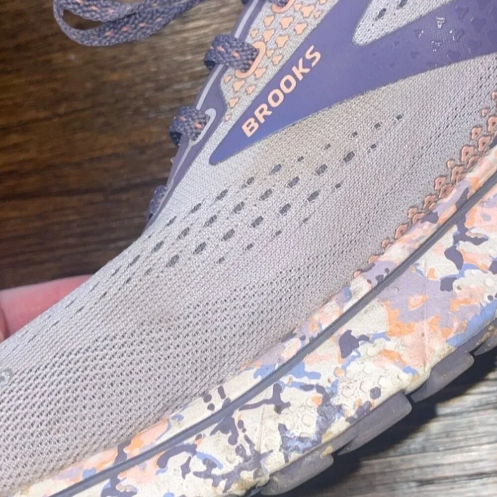 Brooks Ghost 14 Women's Running Shoes in Light Purple and Lavender